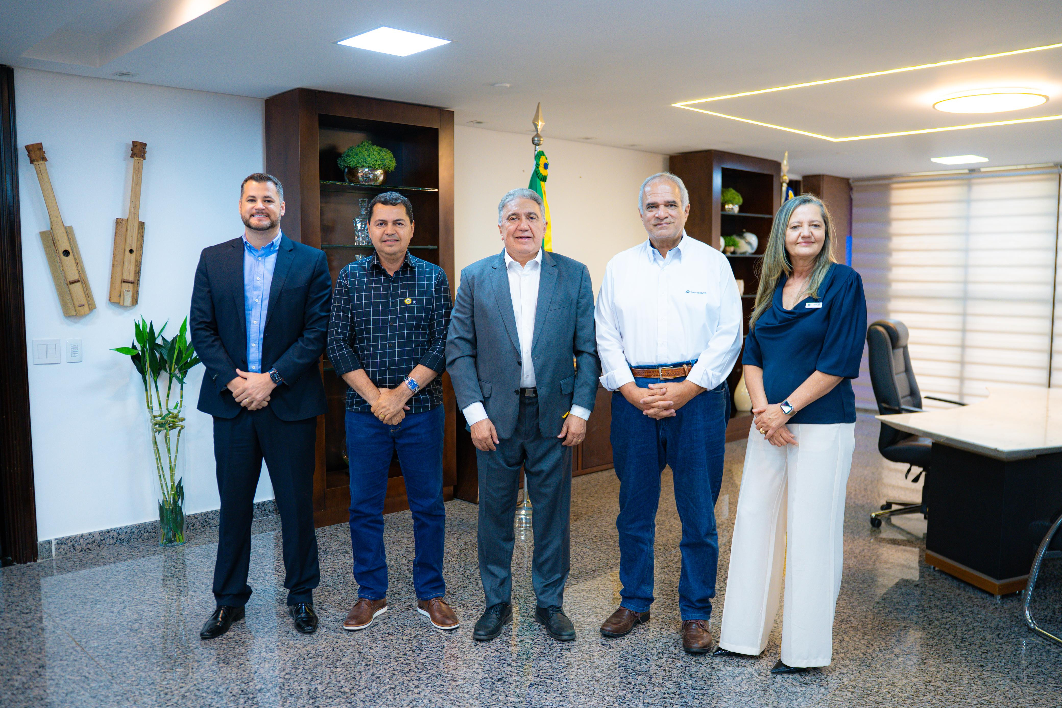 Sistema OCB/TO discute fortalecimento do cooperativismo com governador em exercício Laurez Moreira