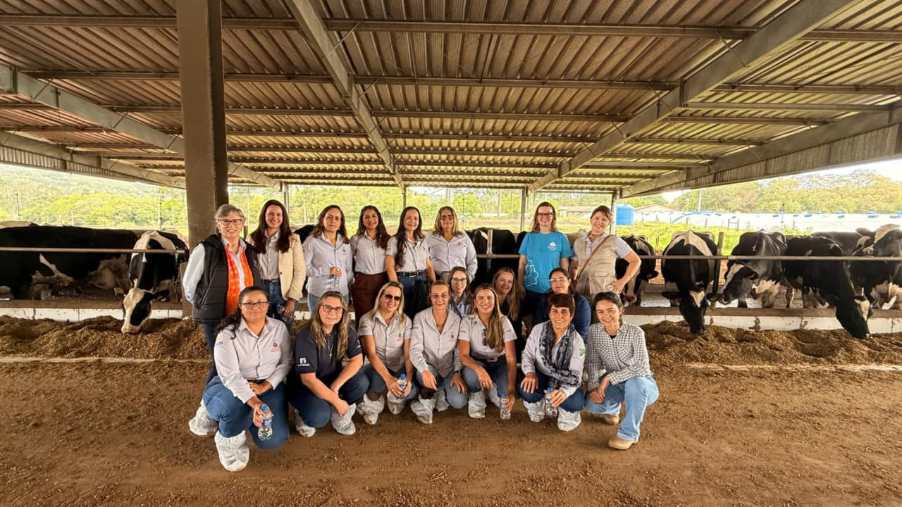 Mulheres da COAPA conhecem boas práticas de gestão, liderança e sustentabilidade na Castrolanda
