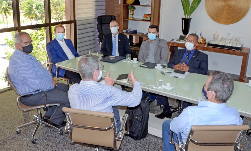 Coapa recebe apoio do Estado em projeto de produção de frangos
