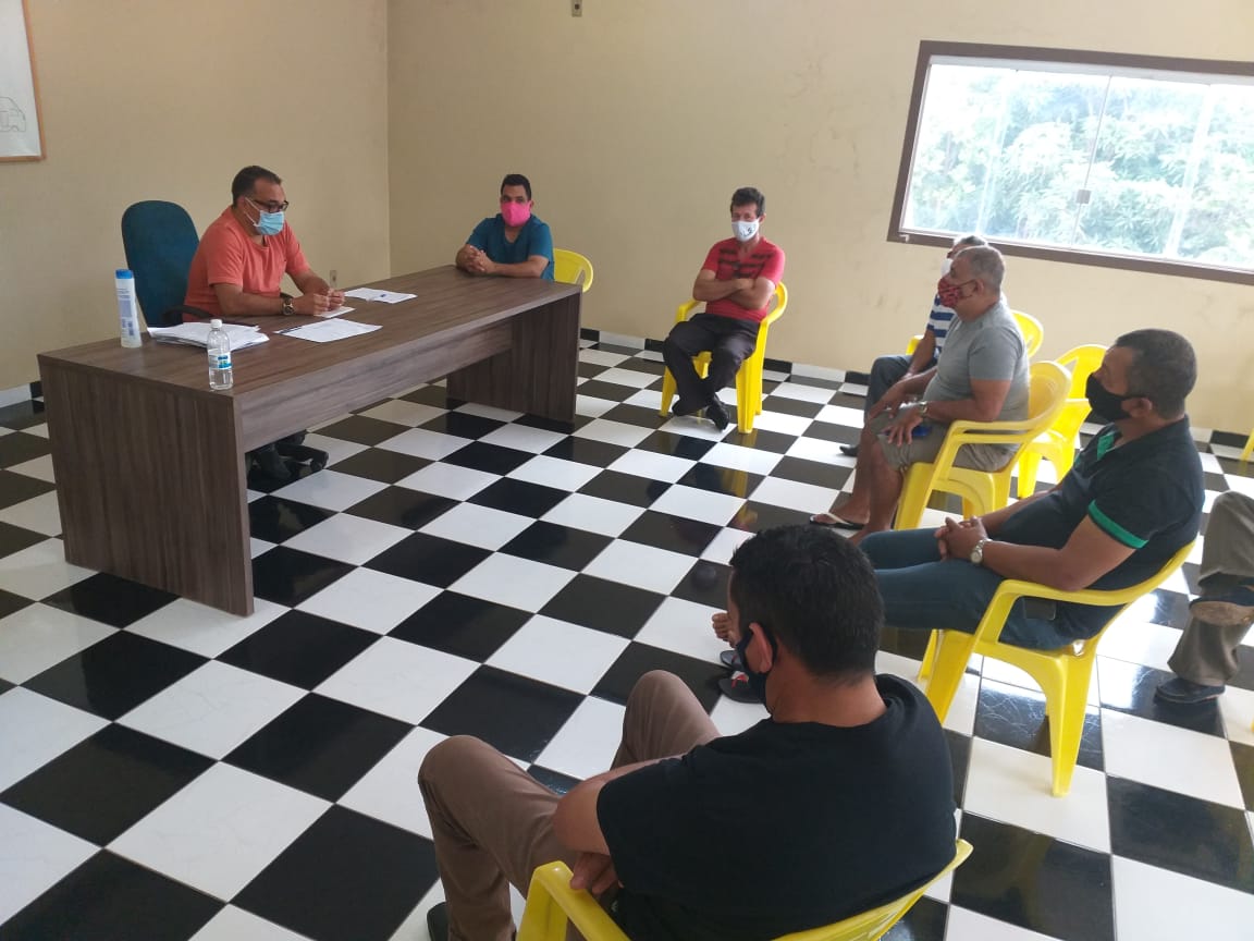 Há 20 anos o cooperativismo une a classe de motoristas de vans na região norte do Tocantins