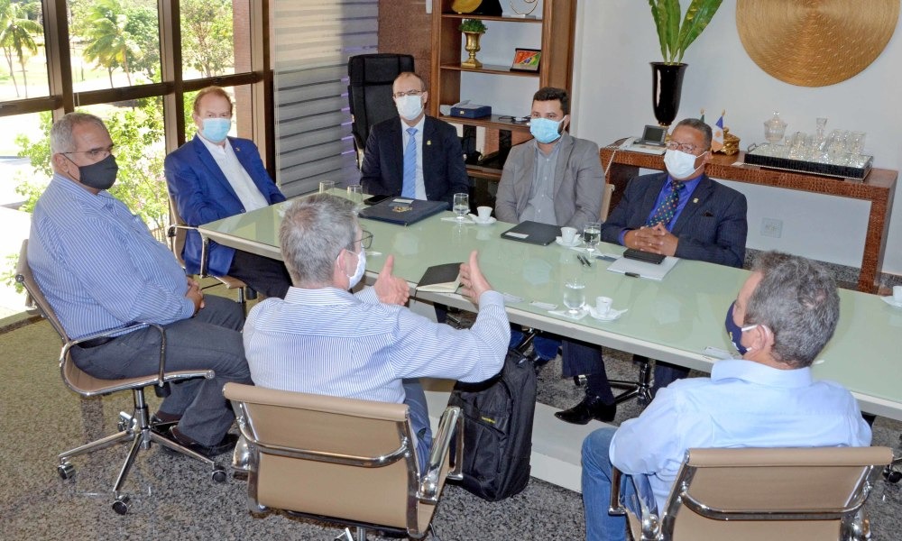 Coapa recebe apoio do Estado em projeto de produção de frangos