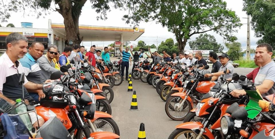 Para enfrentar a crise, cooperativa de mototaxistas de Araguaína vai além do transporte individual de pessoas