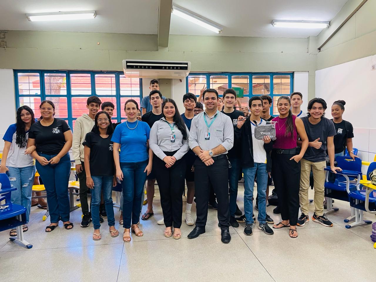 Cooperativa realiza palestra de Educação Financeira para alunos de Colégio Estadual, em Palmas